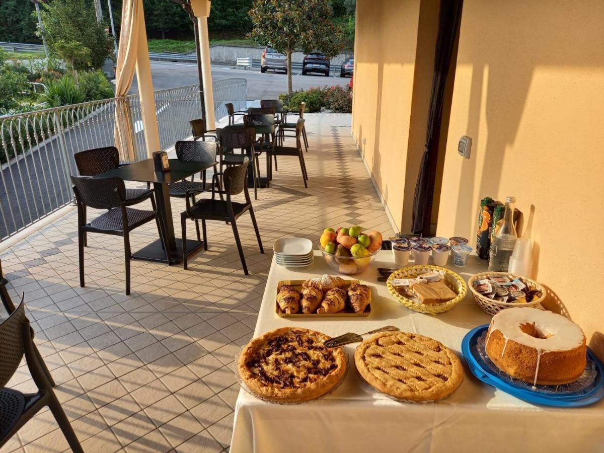 Hotel Ristorante Villa Terry ラウリーア・インフェリオーレ エクステリア 写真